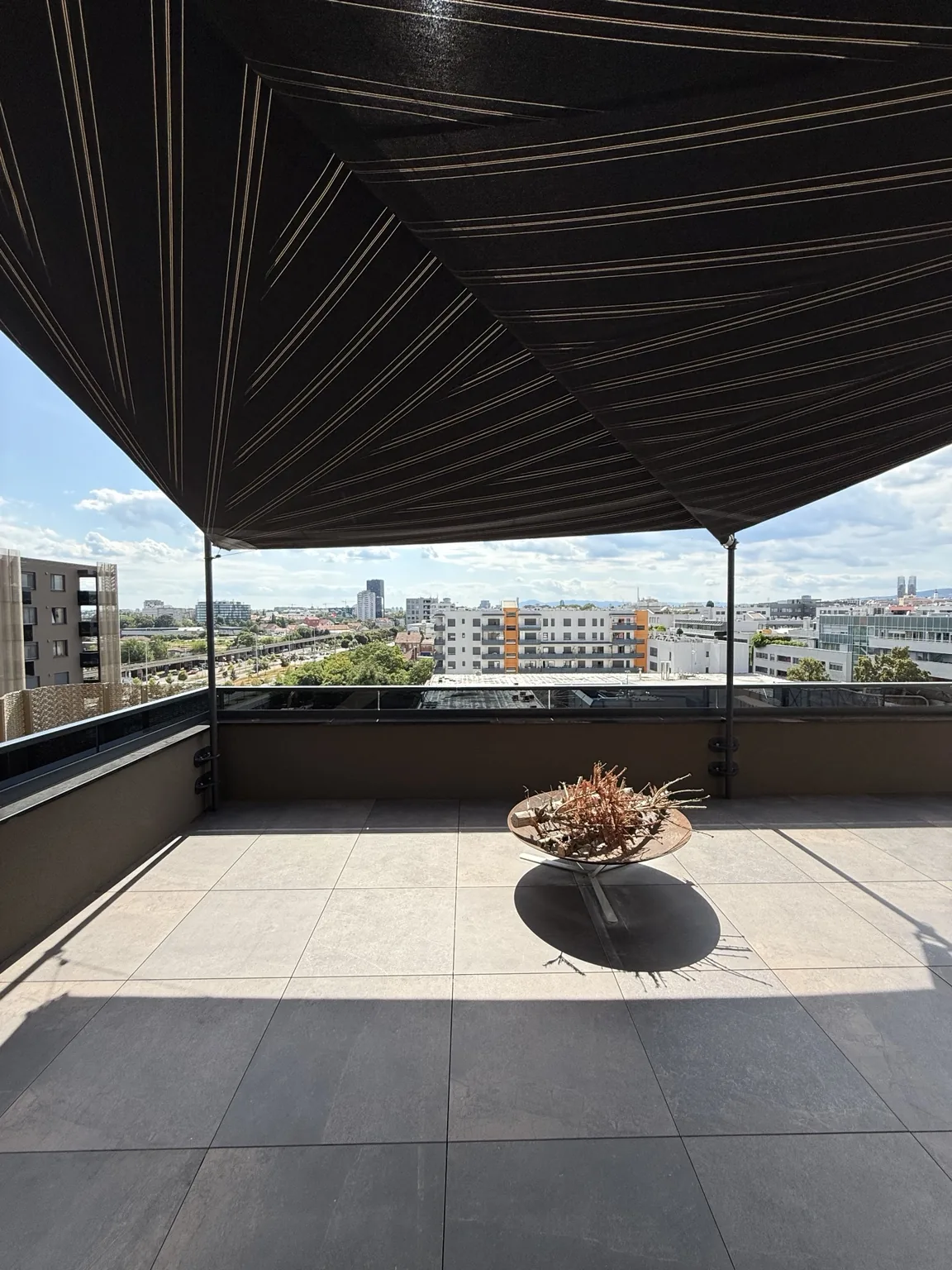 Black HTS-AL retractable sail on Penthouse Zagreb rooftop terrace