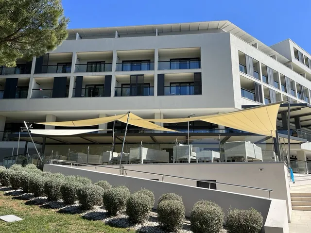 Hotel Parentium facade and terrace with three HTC I systems