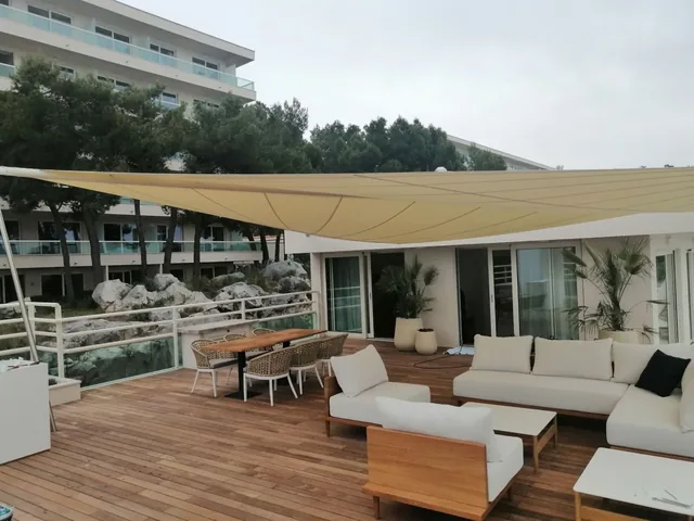 HTC-I ×5 retractable sail — Hotel Le Méridien Lav — Split