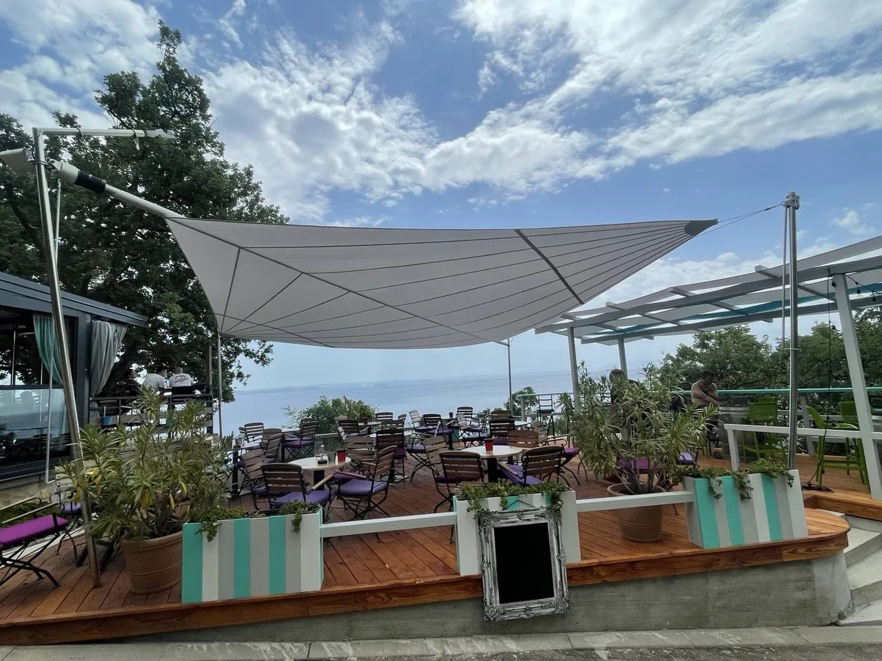 HTS-AL retractable sail over a bar and restaurant terrace in Rijeka