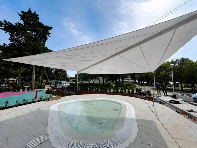 HTS-AL retractable sail — Pool Hotel Umag