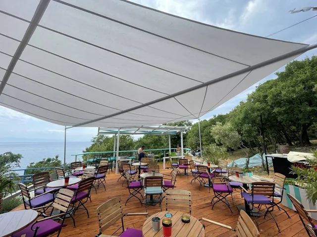 Shaded hospitality deck beneath the HTS-AL system in Rijeka